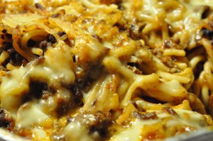 Gratineret pasta af spaghetti Bolognese