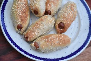 Grove pølsehorn til madpakken - nem opskrift