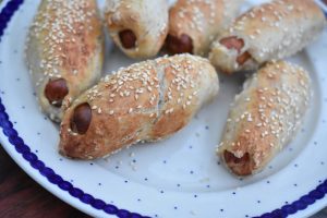 Grove pølsehorn til madpakken - nem opskrift