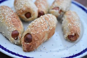 Grove pølsehorn til madpakken - nem opskrift