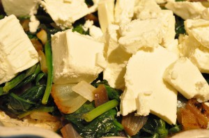 Spinattærte med løg og feta - grøntsagstærte