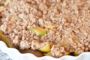 Æblecrumble med mandler den bedste opskrift