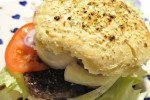 DSC_2199 • nogetiovnen.dk Lækker oksekødsburger med grønt, kryddermayo og chilisauce