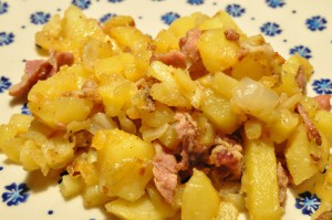 Biksemad med bacon og løg - nem opskrift