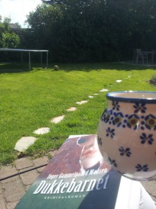 God bog og kaffe i haven