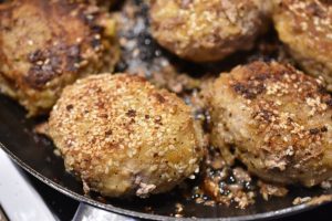 Sesampaneret karbonade - sprød og lækker