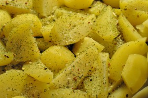 Sprøde pommes frites med hvidløgssalt