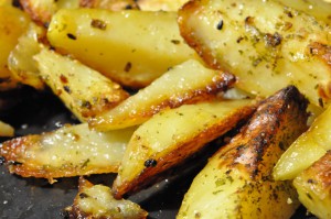 Sprøde pommes frites med hvidløgssalt