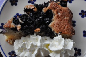 Lækker tærte med blåbær, marcipan og vanilljeprikker