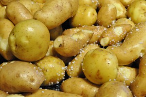 Små kartofler med salt