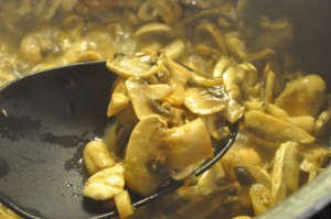 Champignonsovs nem lækker svampesauce