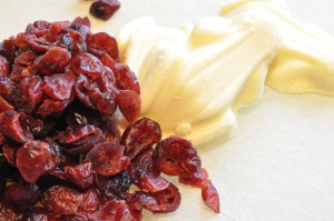 Cookies med olie, tranebær & hvid chokolade