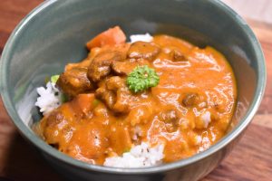 Gullash med ris og fløde - nem opskrift