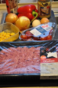 Græsk farsbrød med tomatsauce og pasta