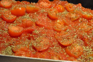 Græsk farsbrød med tomatsauce og pasta