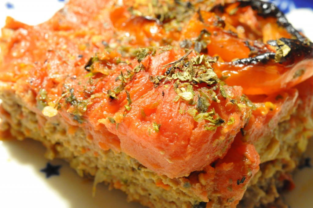 Græsk farsbrød med tomatsauce og pasta
