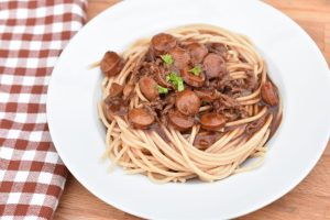 Millionbøf med gulerødder & pølser - opskrift