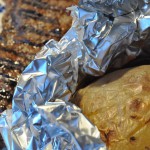 Bagte kartofler på grill med hvidløgssmør