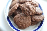 Chokoladecookies med farin og hvid chokolade