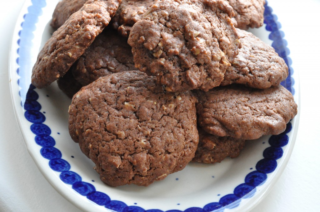 Cookies med hvid chokolade og havregryn
