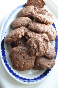 Cookies med brun farin og hvid chokolade