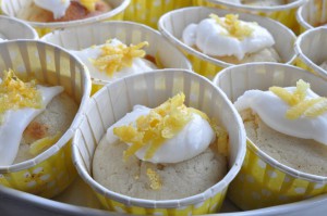 Saftige citronmuffins med citronglasur – opskrift 