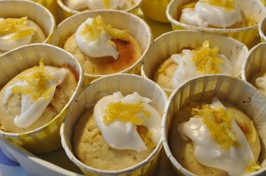 Saftige citronmuffins med citronglasur – opskrift 