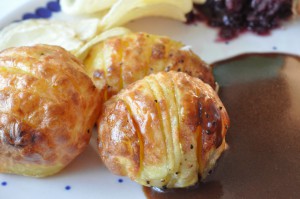 Flæskesteg og hasselbackkartofler