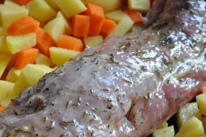 Mørbrad med bacon i ovn m. tilbehør - opskrift