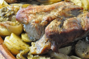 Marineret nakkesteg i stegso og pesto flødekartofler