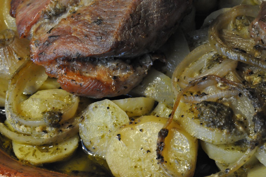 Marineret nakkesteg i stegso og pesto flødekartofler