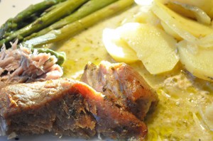 Marineret nakkesteg i stegso og pesto flødekartofler