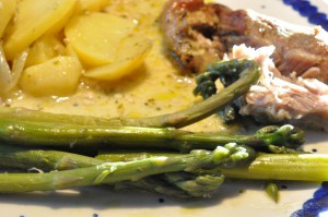 Marineret nakkesteg i stegso og pesto flødekartofler