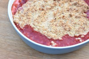 Kage med jordbærgrød - crumble med jordbær og kokosmel