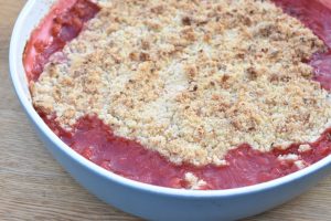 Kage med jordbærgrød - crumble med jordbær og kokosmel