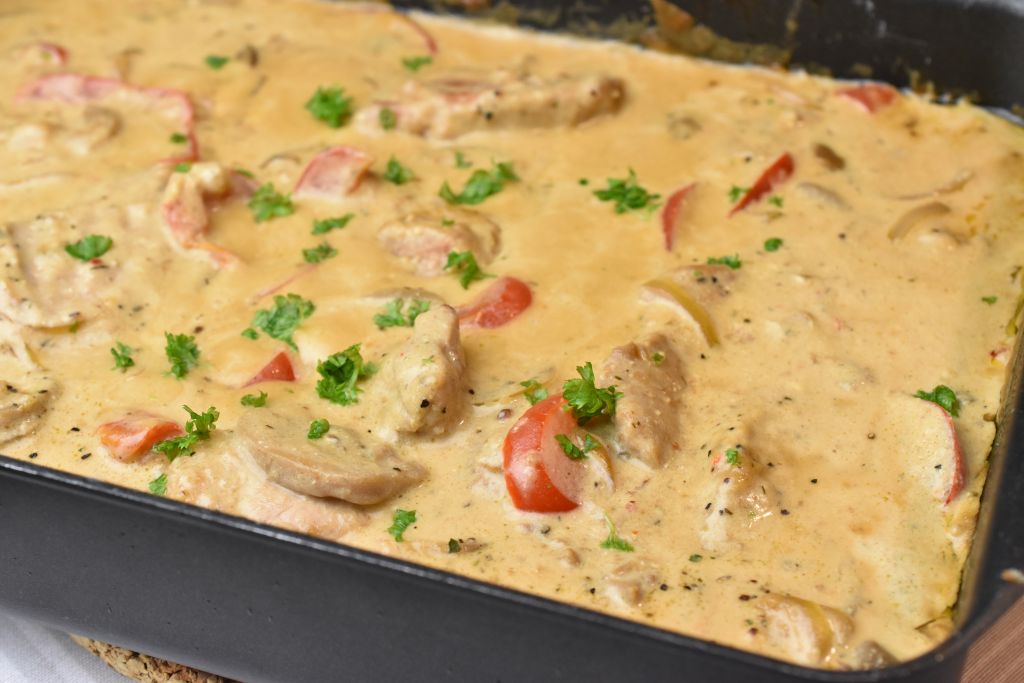 Mørbrad i fad med pikant flødeost & peberfrugt