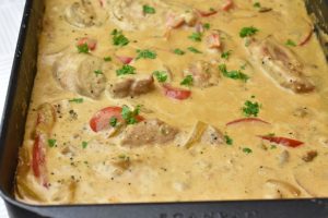 Mørbrad i fad med pikant flødeost & peberfrugt