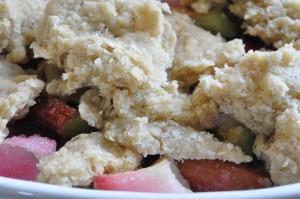 Rabarbercrumble med æg, havregryn og smør