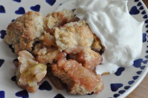 Rabarbercrumble med æg, havregryn og smør