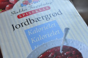 Jordbærcrumble med jordbærgrød og kokosmel