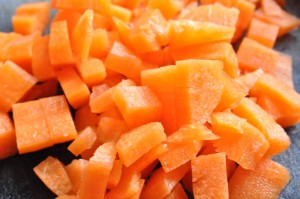 Spaghetti med pølser, ketchup og løg - stegt pasta