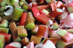 Rabarberkage med marcipan - nem fedtfattig kage med rabarber