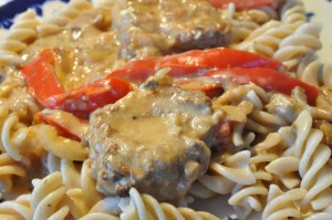 Mørbrad i fad med pikant flødeost & peberfrugt