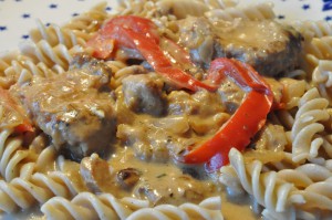 Mørbrad i fad med pikant flødeost & peberfrugt