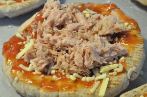 Pita pizza med skinke & tun - på pitabrød