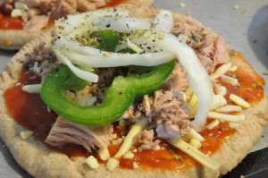 Pita pizza med skinke & tun - på pitabrød