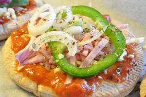 Pita pizza med skinke & tun - på pitabrød