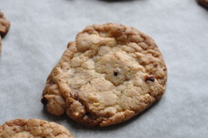 Sprøde lækre cookies med Marsbar og saltede mandler