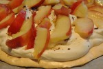 Pavlova dessert med frugt og yoghurt flødeskum