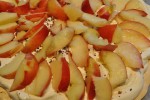 Pavlova dessert med frugt og yoghurt flødeskum